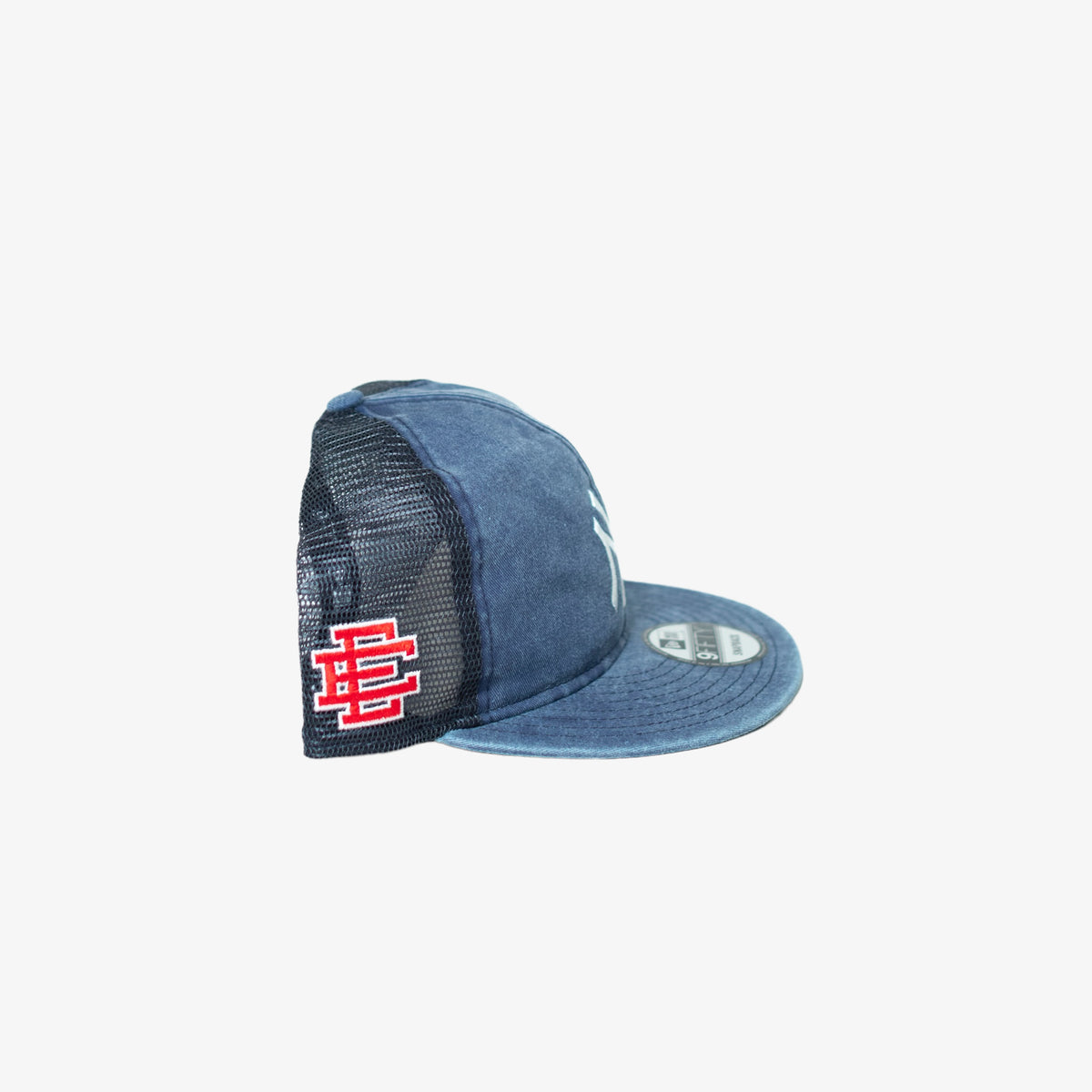 Yankees Washed Denim Adjustable Trucker [Size: One Size]